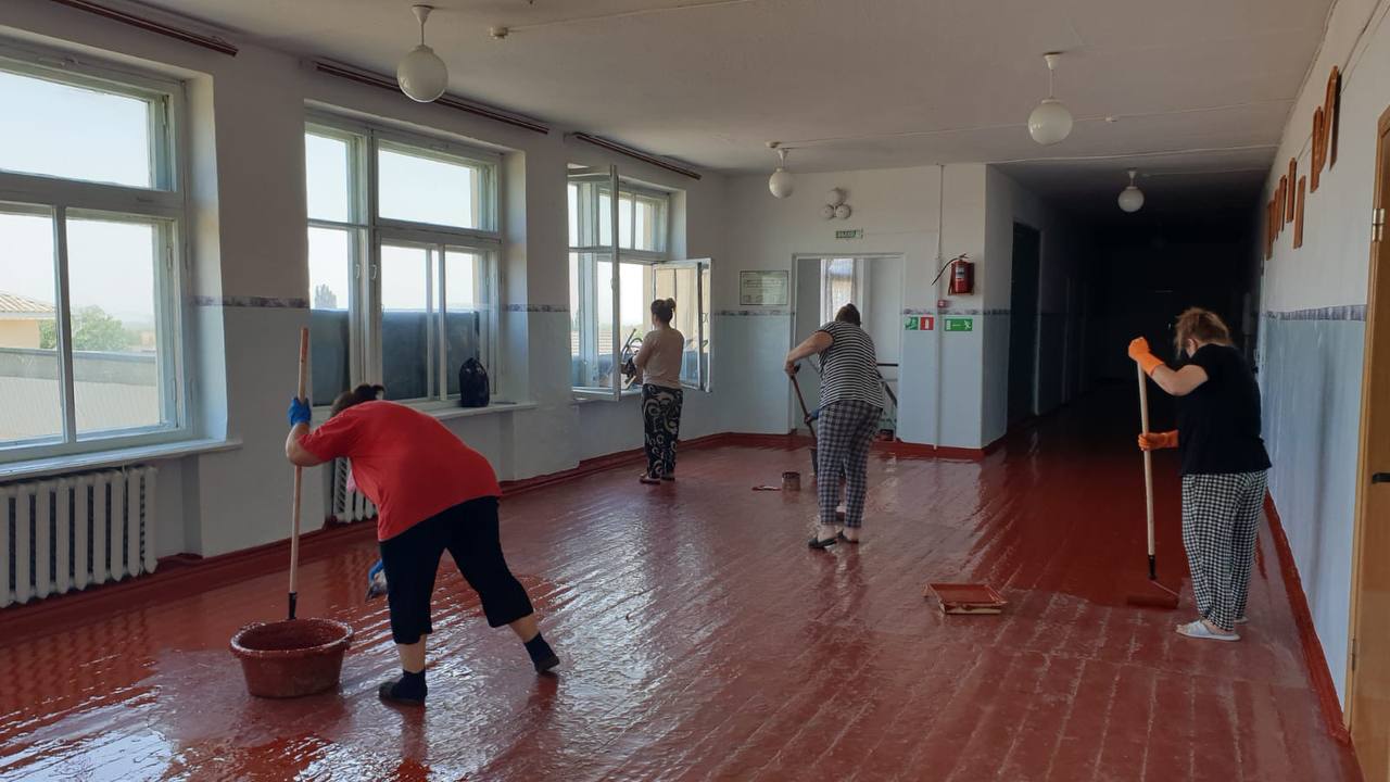 В образовательных учреждениях Лескенского района продолжается комплекс мероприятий по подготовке к новому учебному году. 